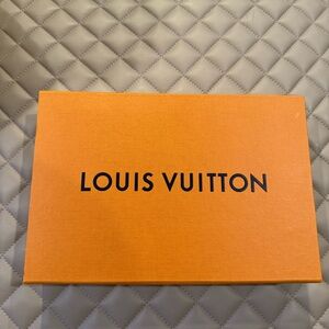 LOUIS VUITTON hard carton box.